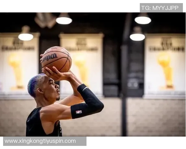 马刺新星哈珀表现亮眼8中4三分1中1助攻8次助球队未来可期